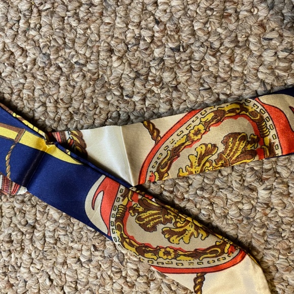 Eitenne Ainger  scarf - Picture 2 of 5